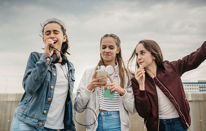 Drei singende Maedchen 