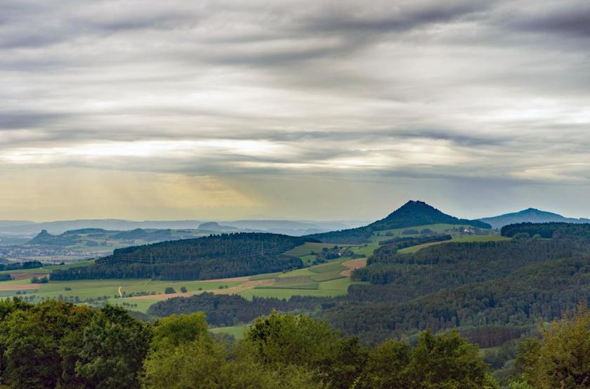 Hegaublick bei Engen Richtung Hohenhewen 2019.