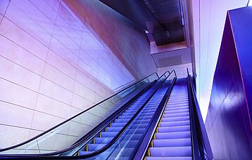 Rolltreppe von unten fotografiert