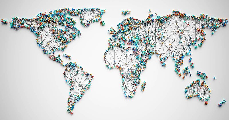 Polygonale Weltkarte mit Nadeln gesteckt und mit Fäden verbunden