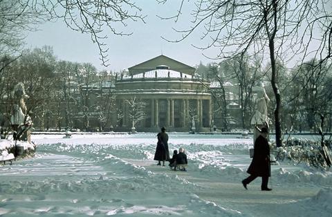 Das Württembergische Staatstheater in Stuttgart (Großes Haus) im Winter 1938