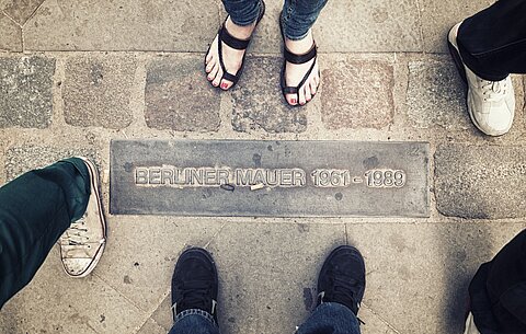 Gedenkschild für die Berliner Mauer