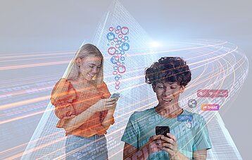 Zwei Jugendliche nutzen algorithmisch personalisierte Inhalte in sozialen Netzwerken.