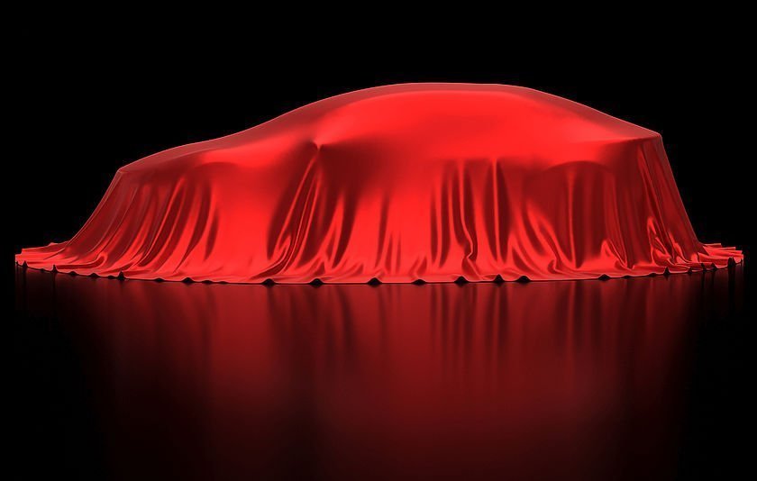 Neues Automodell verdeckt unter rotem Vorhang Neues Automodell verdeckt unter rotem Vorhang