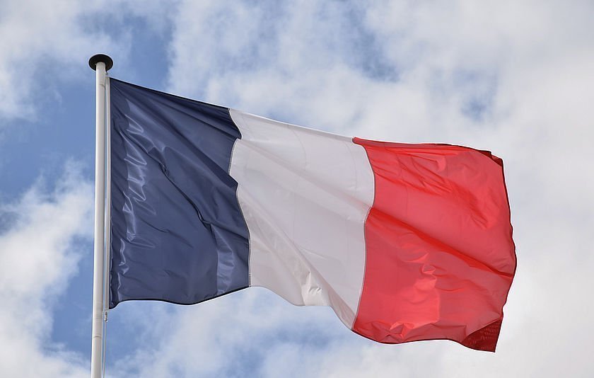 Frankreichs Flagge im Wind Frankreichs Flagge im Wind