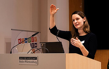 Dr. Ruth Festl vom Institut für Wissensmedien Tübingen beim Safer Internet Day 2020