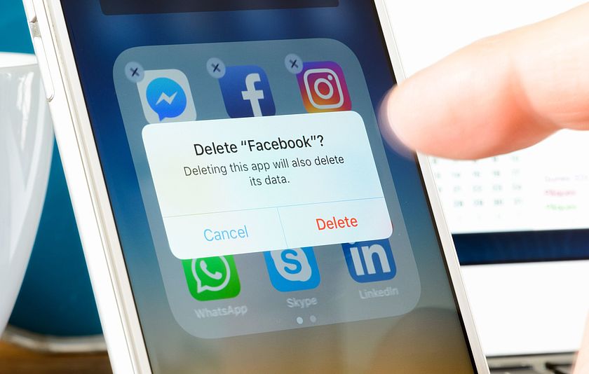 Tablet zeigt die Meldung zum Löschen von Facebook Tablet zeigt die Meldung zum Löschen von Facebook