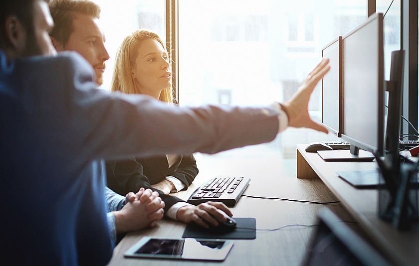 Mitarbeiter am Computer