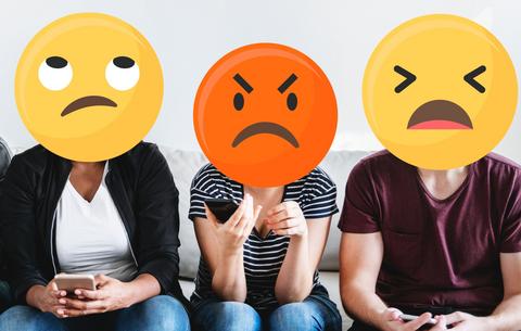 Folgen von AI Slop für Kinder und Jugendliche Drei Personen mit wütenden, empörten und genervten Emoji-Gesichtern.