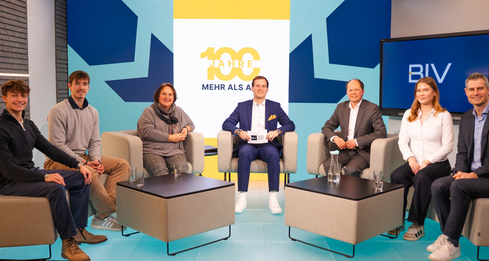 Live-Diskussionsrunde des BLV mit Schüler:innen und Kultusministerin Theresa Schopper im LMZ Studio