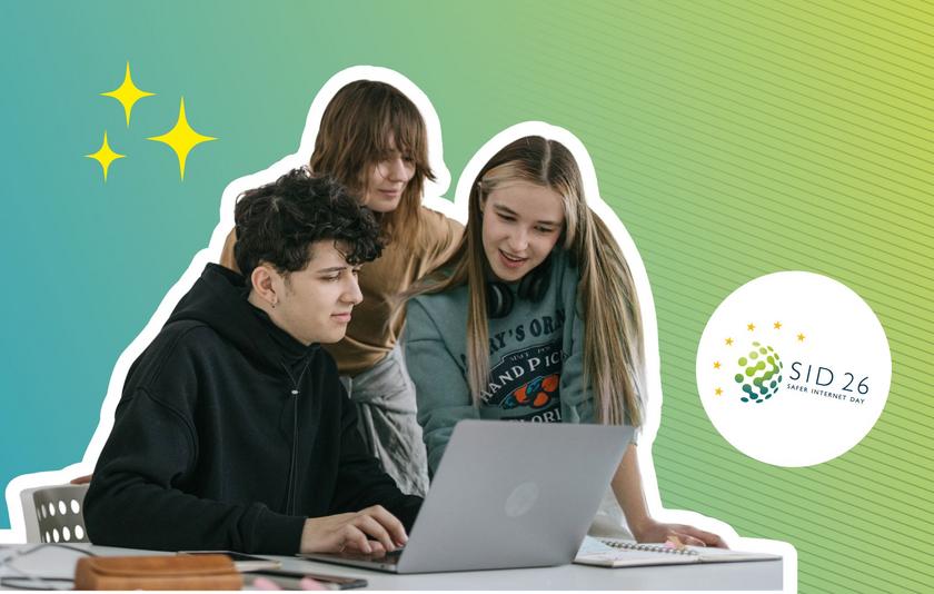 Drei Jugendliche beugen sich neugierig über einen Laptop, der auf einem Schreibtisch steht. Auf diesem liegen Schulsachen herum. Im türkis-grün-gelb verlaufenden Hintergrund sind drei vierzackige gelbe Sterne und das Logo des Safer Internet Days 2026 zu sehen.