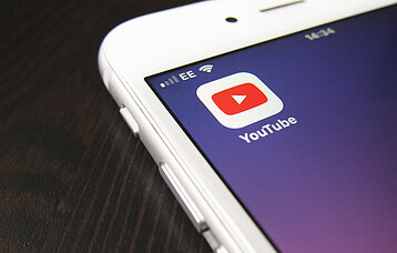 YouTube-App auf einem Smartphone