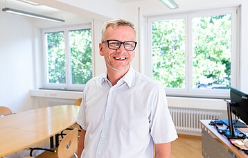 LMZ-Direktor Michael Zieher in seinem Büro