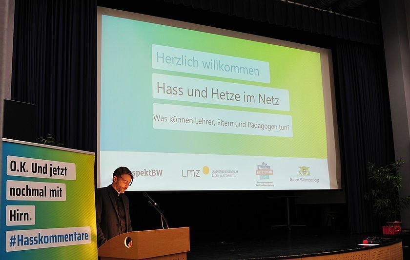 Sebastian Seitner bei einer Veranstaltung der Kampagne Bitte was in Karlsruhe