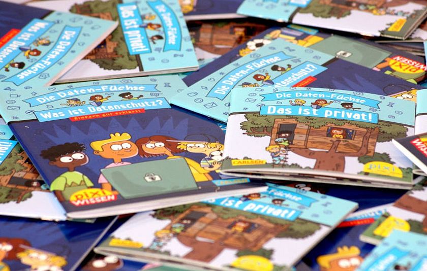 Man sieht mehrere Pixi Bücher aus der Reihe"Die Datenfüchse"