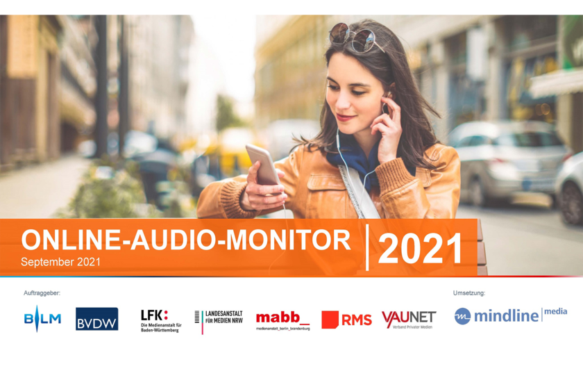 Coverbild der Studie Online-Audio-Monitor 2021: Frau mit Smartphone Logos der Kooperationspartner