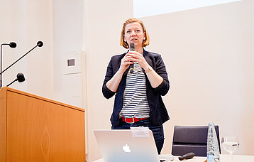 Dr. Iren Schulz beim Safer Internet Day 2019