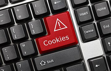 Tastatur mit einer roten Returntaste mit der Aufschrift Cookies