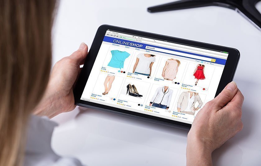 Tablet mit Shoppingseite