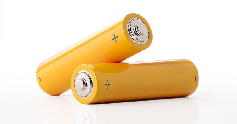 Zwei gelbe Batterien