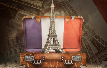 Koffer mit französischer Fahne und Eiffelturm