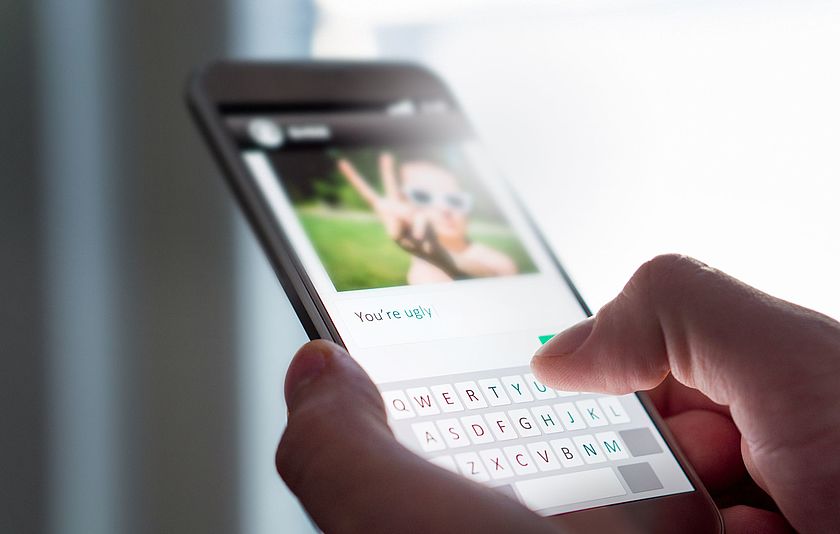 Cybermobbing und Hasskommentare via Smartphone