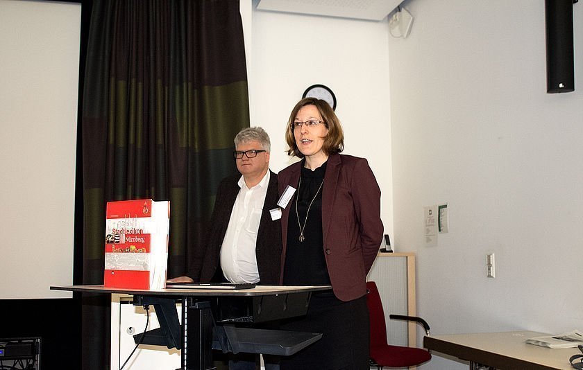 Redner Katharina Beiergrößlein und Günter Riederer beim Fachtag Geschichte 2019