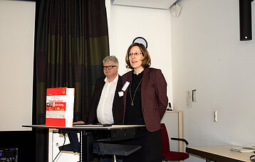 Redner Katharina Beiergrößlein und Günter Riederer beim Fachtag Geschichte 2019