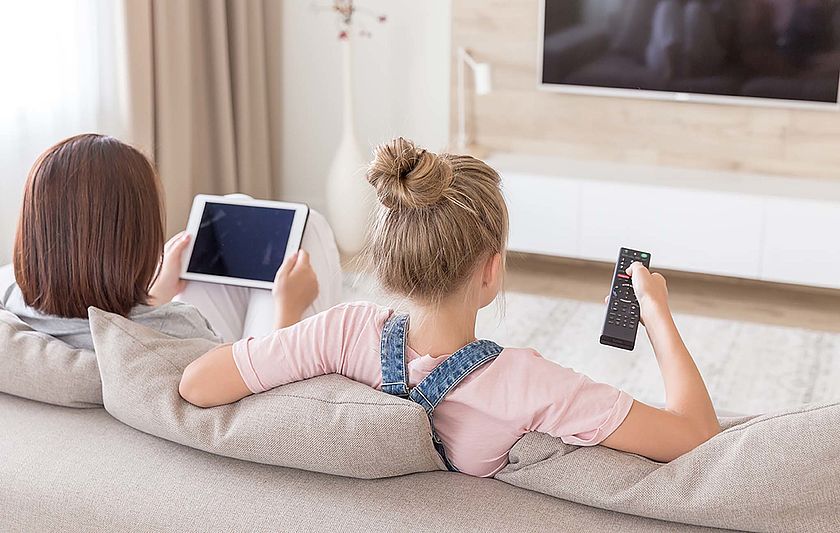 Kinder vor dem Fernseher Kinder vor dem Fernseher