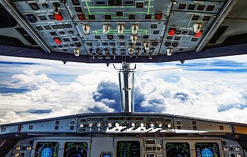 Cockpit eines Flugzeugs