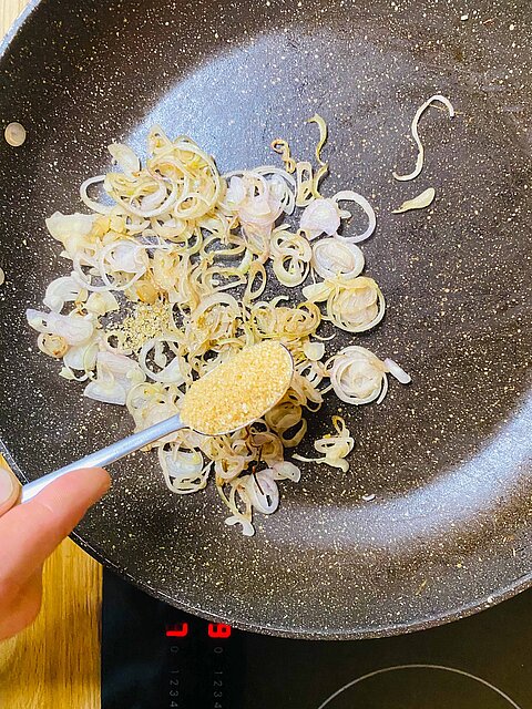 Herstellung einer Suppe zur Moodlesuppe