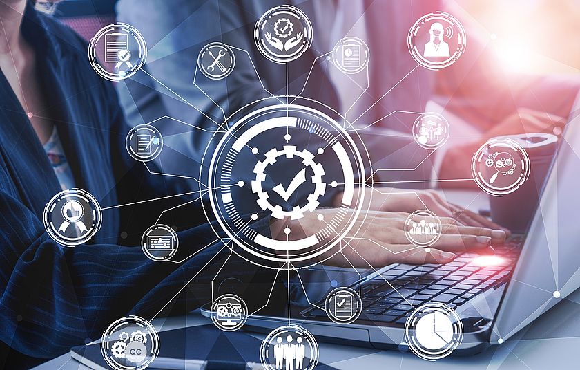 Mit Logos stilisiertes Netzwerk