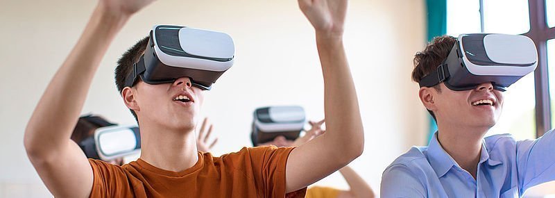 Schüler mit VR Headset
