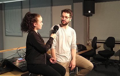 Schüler-Medienmentoren interviewen Oğuz Yilmaz (Y-Titty)