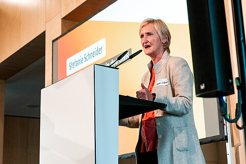 Rednerin bei der Auftaktveranstaltung zu #RespektBW Rednerin bei der Auftaktveranstaltung zu #RespektBW