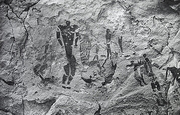 Schwimmer in der Wüste. Felszeichnung ca. 4000 bis 40000 Jahre alt.